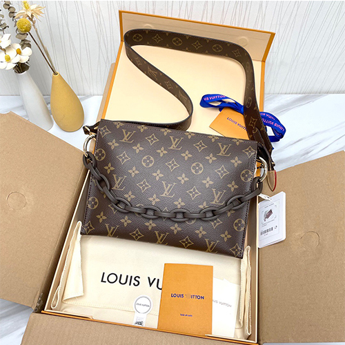 【ルイヴィトン LOUIS VUITTON】M47545 Pochette Voyage ショルダー バック